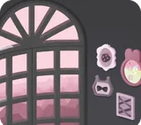 大きな窓の黒い壁紙のおへや