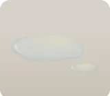 路地裏の小さな水たまり