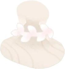 純白のリーフネックレスの画像