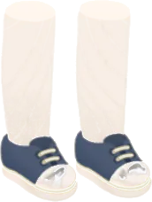 少し汚れたスニーカーの画像