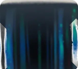 霧の森を映す池の画像