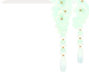 垂れ咲く白い花飾りの画像