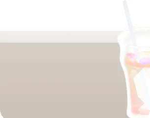 飲みかけのアイスティーグラスの画像