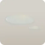 路地裏の小さな水たまり