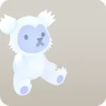 小さな白いクマのぬいぐるみ