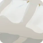 風になびいたシーツ