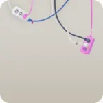 白とピンクの吊り下げコンセント