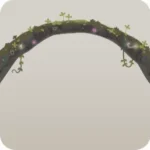 模様が刻まれた小さな岩のアーチ