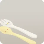 白いフォークと黄色いスプーン